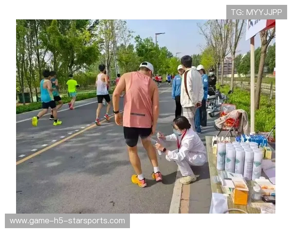 世界马拉松城市赛完善赛道医疗应急联动与志愿者体系，马拉松赛医疗保障培训